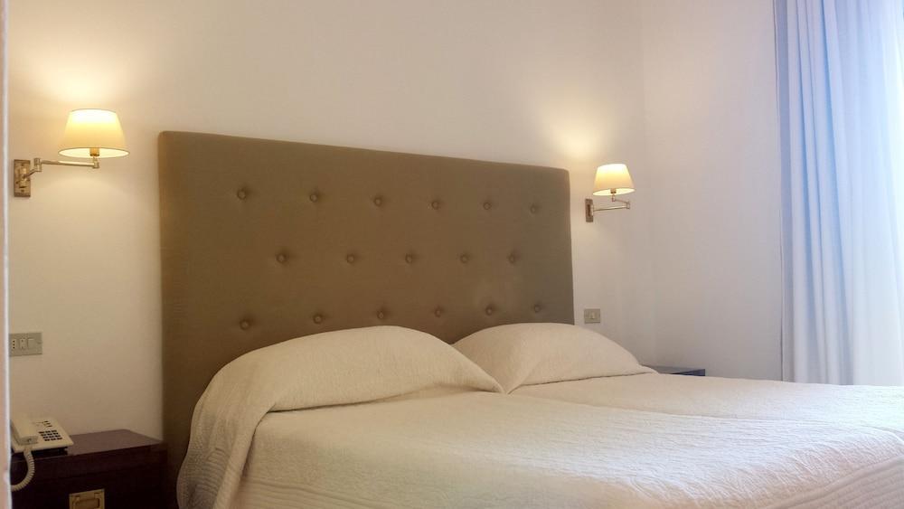 Hotel Le Ginestre Porto Cervo Exterior photo